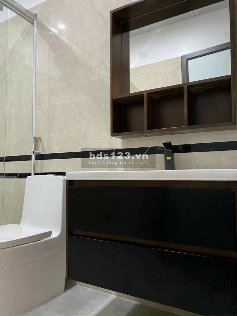 Bán nhà mặt đường Phùng Chí Kiên, TP HD, 4 tầng 67.5m2, mt 4.5m, nhà cực đẹp, chỉ 4.6 tỷ