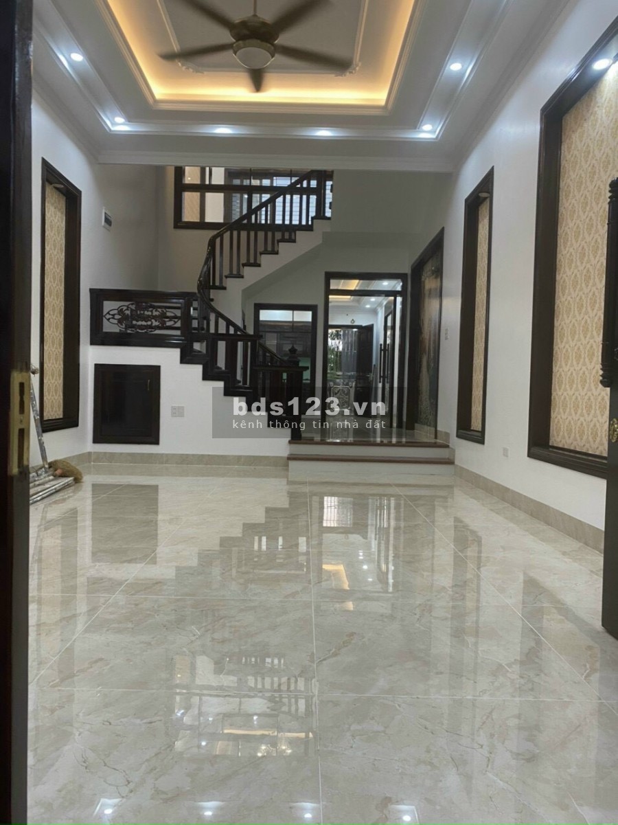 Bán nhà mặt đường Phùng Chí Kiên, TP HD, 4 tầng 67.5m2, mt 4.5m, nhà cực đẹp, chỉ 4.6 tỷ