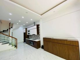 Trung Tâm Đống Đa, Nhà Đẹp, Gần Ô Tô, Trường Chinh 40m 5 Tầng, Mt 4,1m. Hơn 5 tỷ