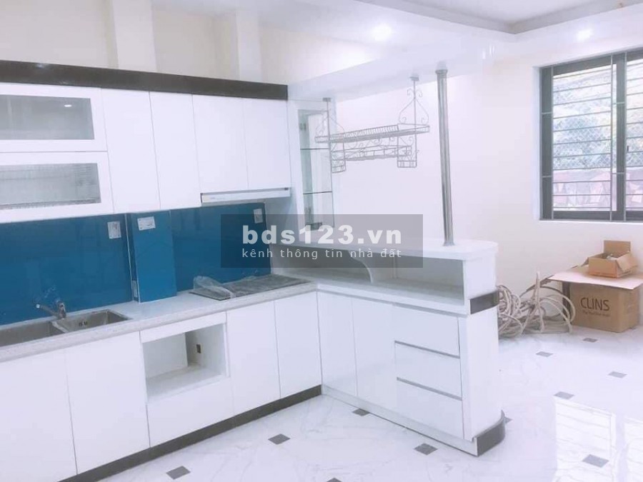 Bán siêu phẩm Lạc Long Quân, giá nào cũng chốt, ở quá đỉnh, dt 34m2, 5 tầng, giá 3.2 tỷ