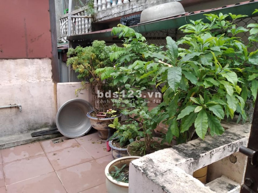 Giá mới 2.4 tỷ giảm 400 triệu còn 2.3 tỷ ô tô cách 10m, sổ riêng, không bị quy hoạch
