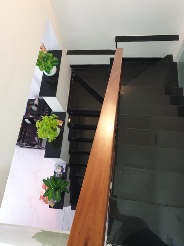 Bán gấp nhà HXH mùa dịch đường Cách Mạng Tháng Tám, lô góc đang cho thuê 16tr, 68m2 7,9ty