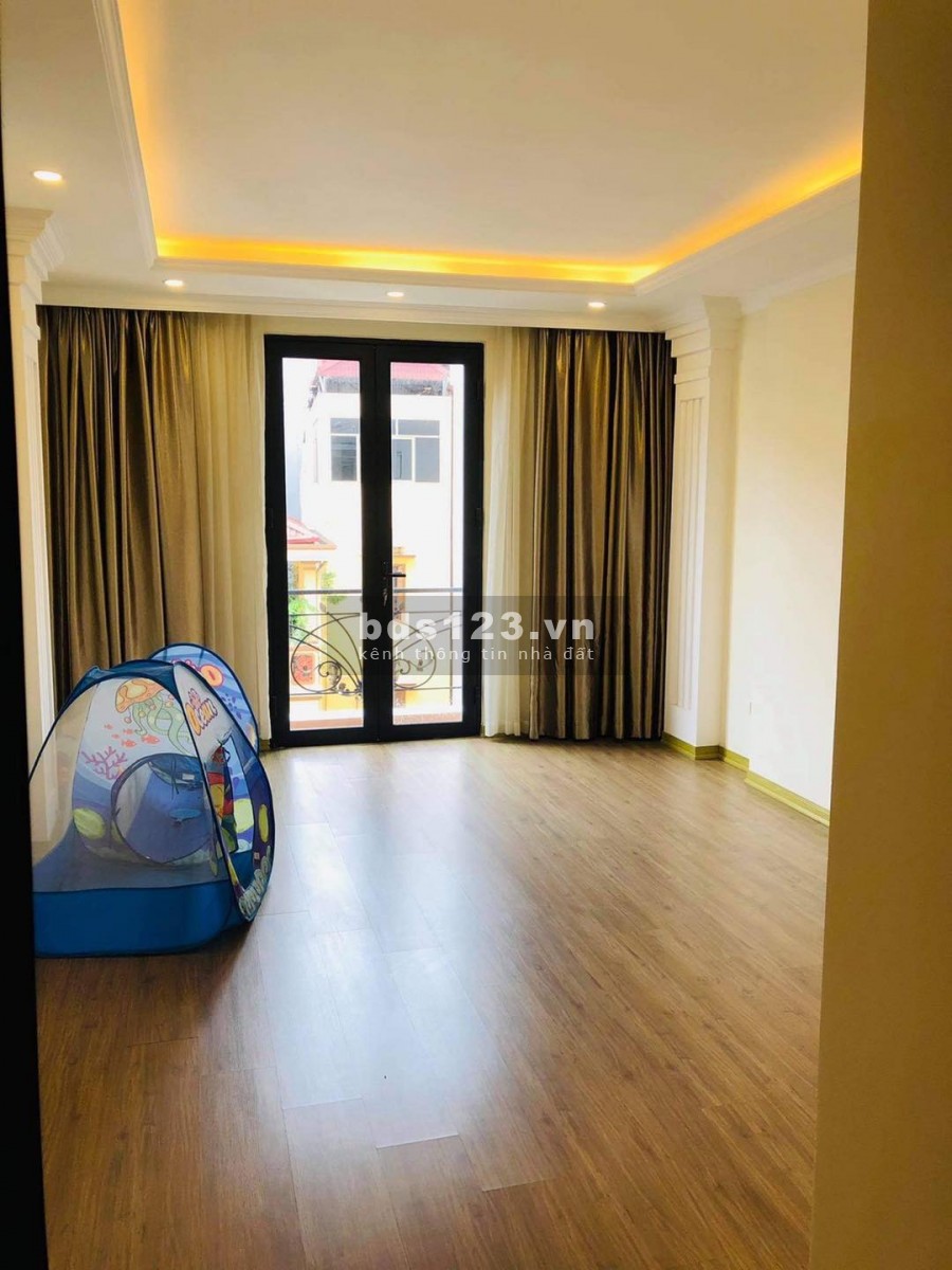 Oto vào nhà ngõ 158 Nguyễn Khánh Toàn, DT 73.5m2 6 tầng mt 4m giá 12.8 tỷ