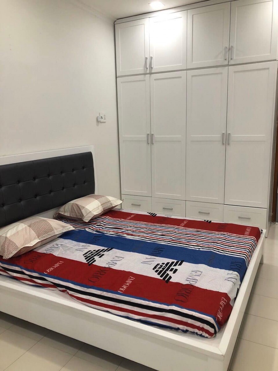 Bán gấp nhà mặt tiền Đoàn Văn Bơ, sầm uất tiện kinh doanh, 54m2 3lầu 3pn 9tỷ