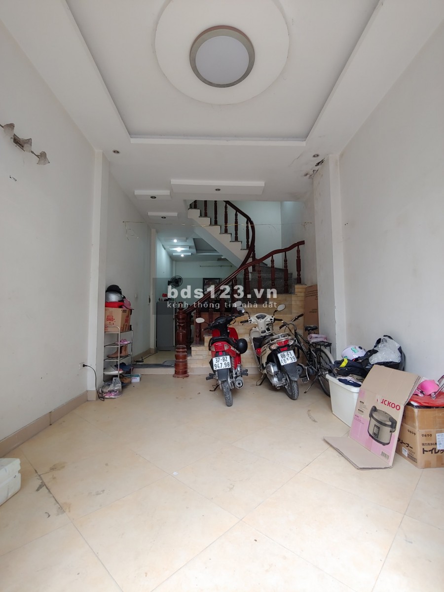 Giá bán 3.85 tỷ, gần đại học Mỏ, HV Tài Chính, ô tô đỗ cửa 40m2, 4 tầng, cực hiếm