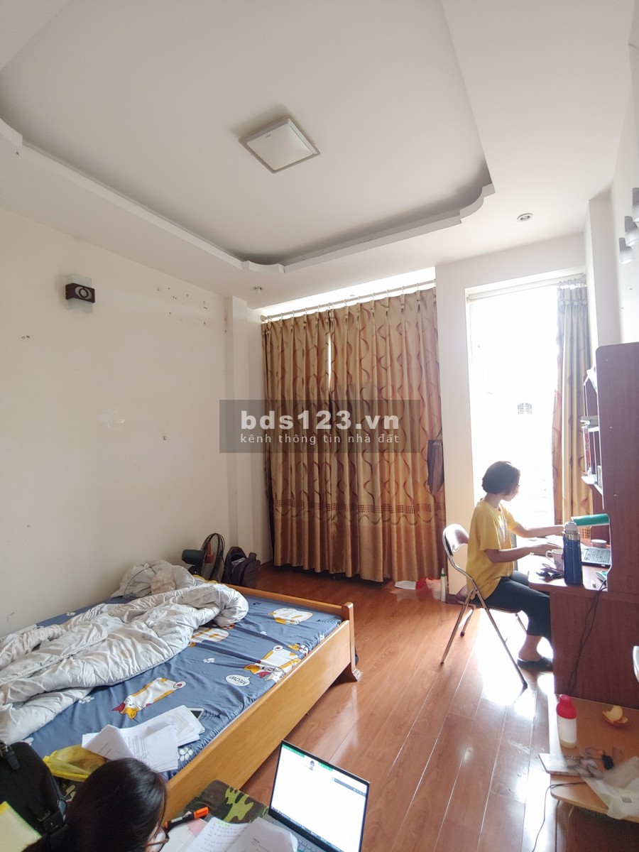 Giá bán 3.85 tỷ, gần đại học Mỏ, HV Tài Chính, ô tô đỗ cửa 40m2, 4 tầng, cực hiếm