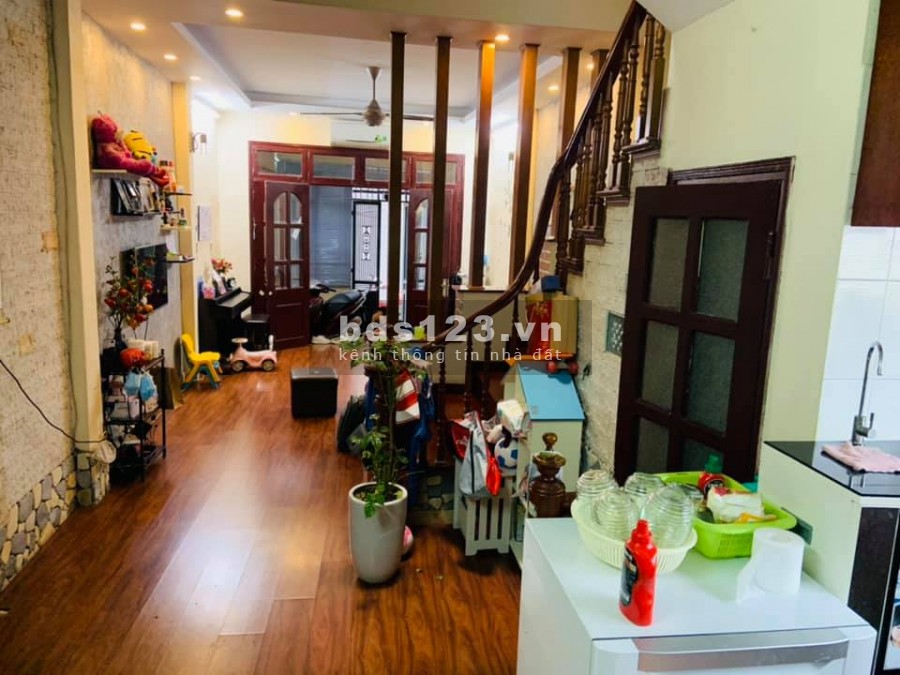 Bán nhà phố Kim Mã Thượng,phường Vĩnh Phúc,Trung Tâm quận Ba Đình. DT 56m x 4T, MT 3m8 Giá 5.7tỷ
