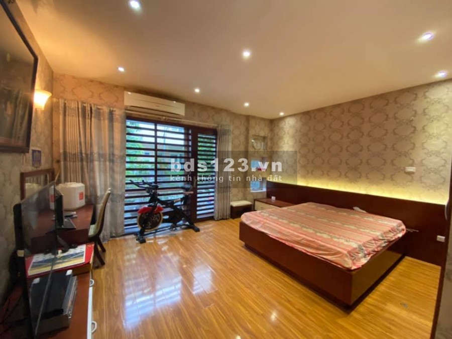 Bán nhà mặt đường Bạch Mai diện tích 65m2 giá 6 tỷ, 6.5m mặt tiền, lhcc