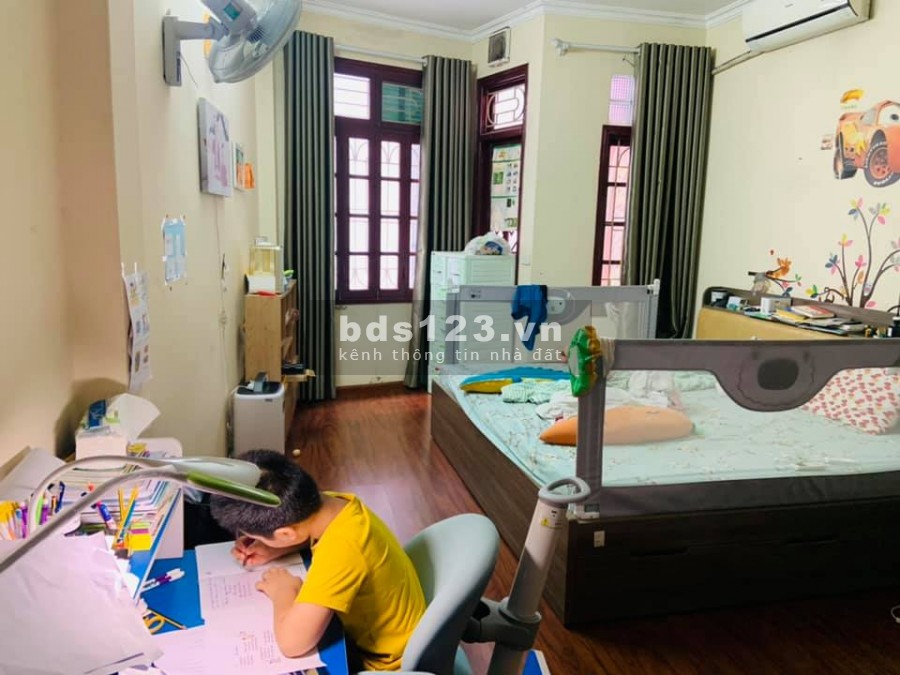 Bán nhà phố Kim Mã Thượng,phường Vĩnh Phúc,Trung Tâm quận Ba Đình. DT 56m x 4T, MT 3m8 Giá 5.7tỷ
