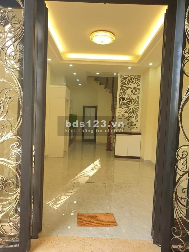 Chỉ 3 tỷ có nhà 4 tầng Ngọc Thụy, Long Biên ngõ thông, rộng, chỉ việc ở