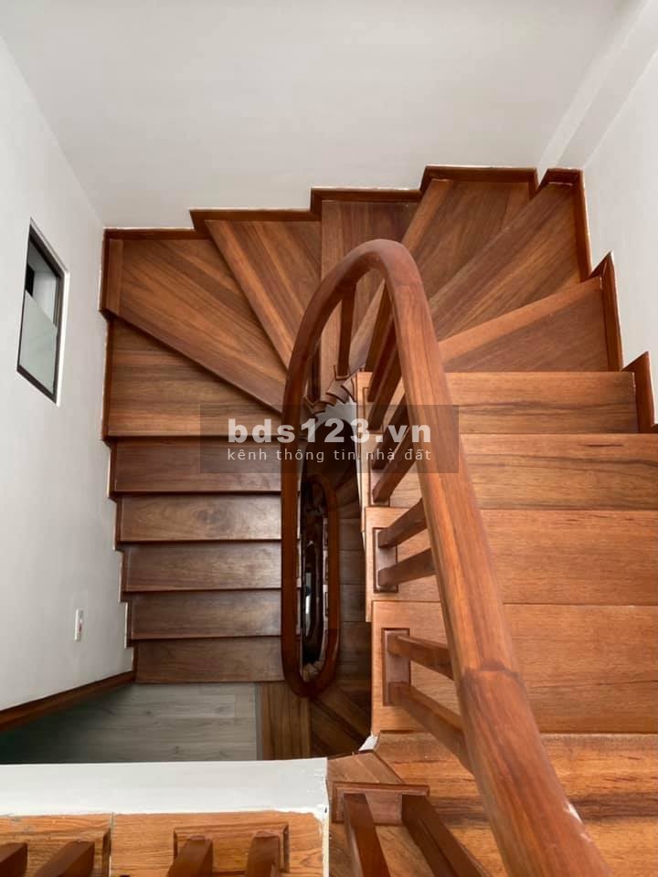 Bán nhà Võ Chí Công, 5 tầng, nội thất xịn, ngõ to như phố, 35m, 4.5 tỷ