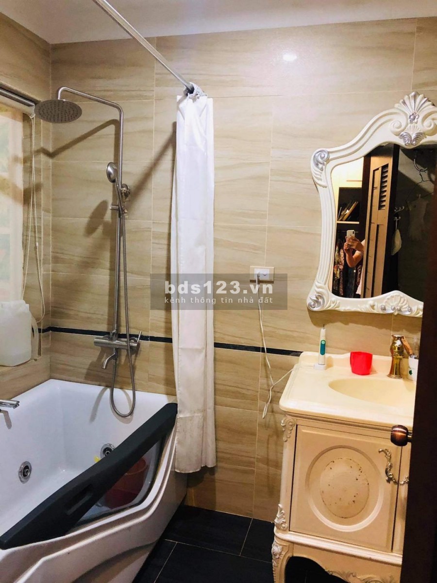 Oto vào nhà ngõ 158 Nguyễn Khánh Toàn, DT 73.5m2 6 tầng mt 4m giá 12.8 tỷ