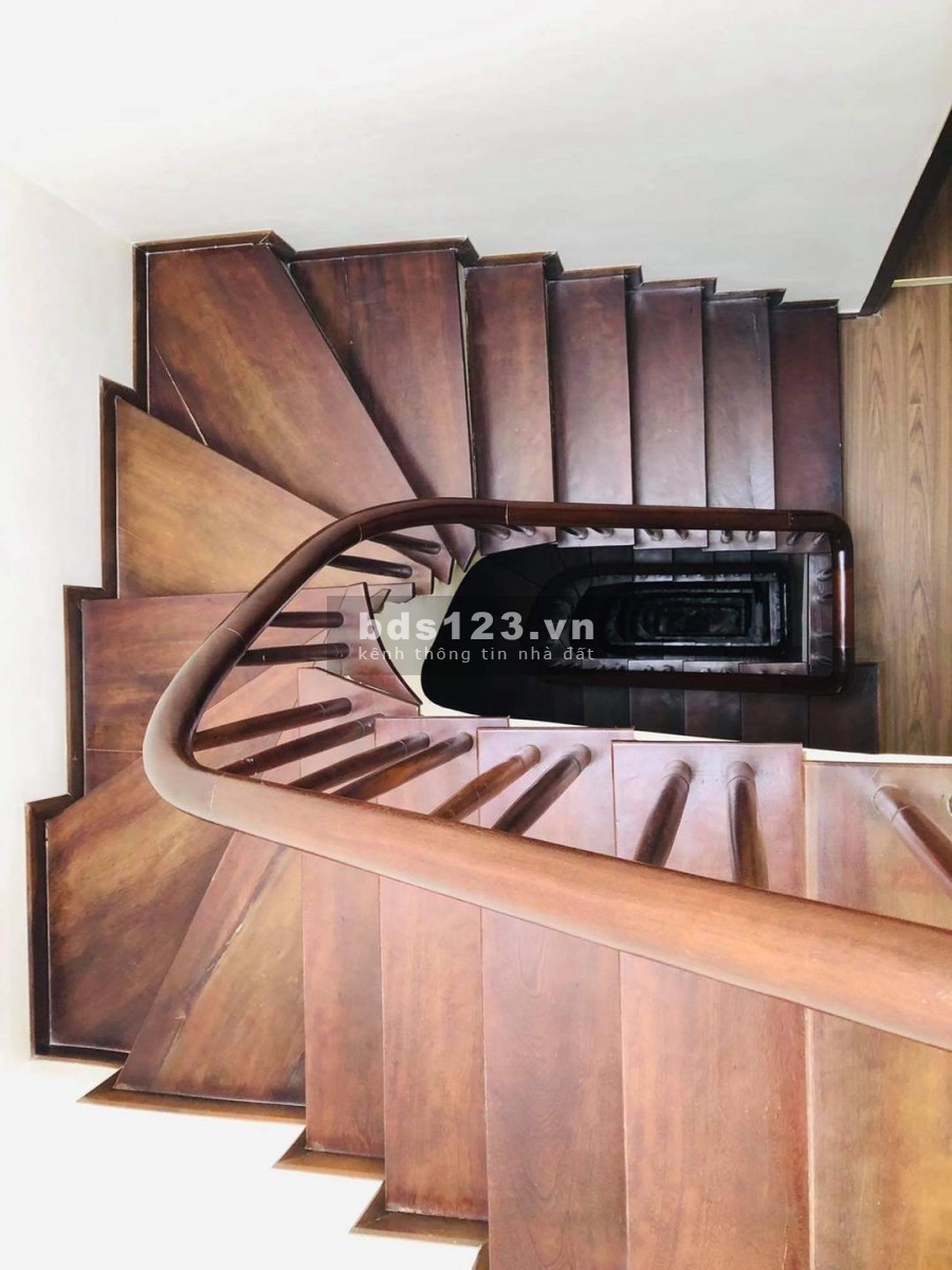 Oto vào nhà ngõ 158 Nguyễn Khánh Toàn, DT 73.5m2 6 tầng thang máy MT 4m giá 12.8 tỷ