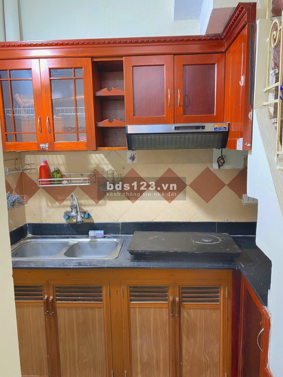 Bán nhà Hoàng Hoa Thám có 102, dt 29m2, mt 3.7m, 4 tầng, lh 0936003132