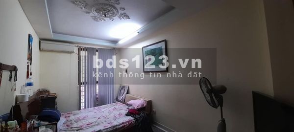 Nhà bán gấp Thịnh Quang, diện tích 40m2, giá 3.5 tỷ, có thương lượng, sỏ đỏ