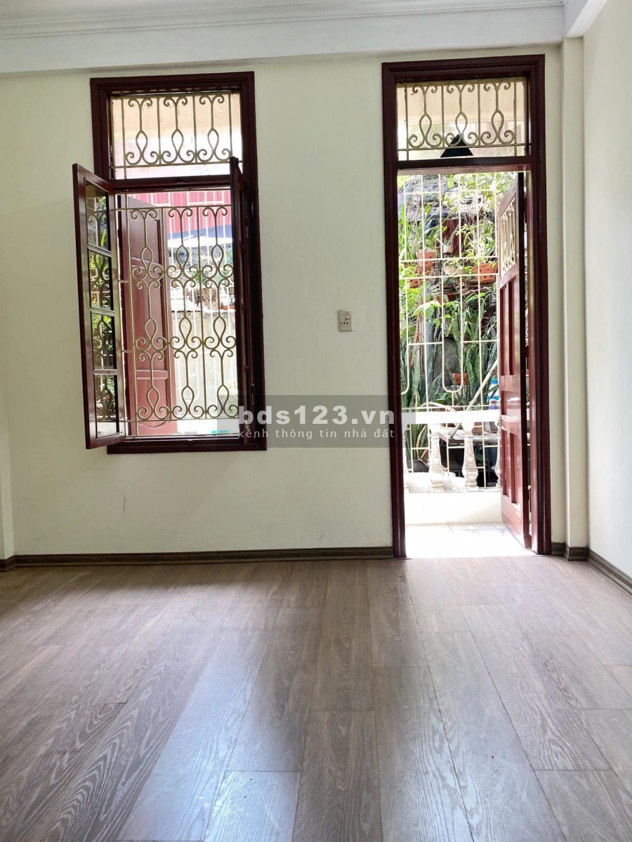 Bán nhà Hoàng Hoa Thám có 102, dt 29m2, mt 3.7m, 4 tầng, lh 0936003132
