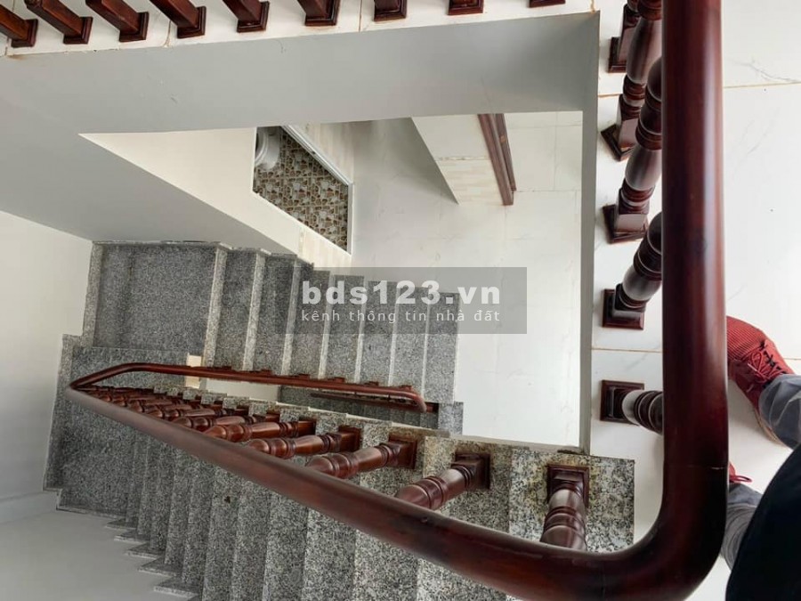 Bán nhà 2 lầu khu biệt thự hưng lợi thổ cư 41m2 giá 3 tỷ ngay trung tâm