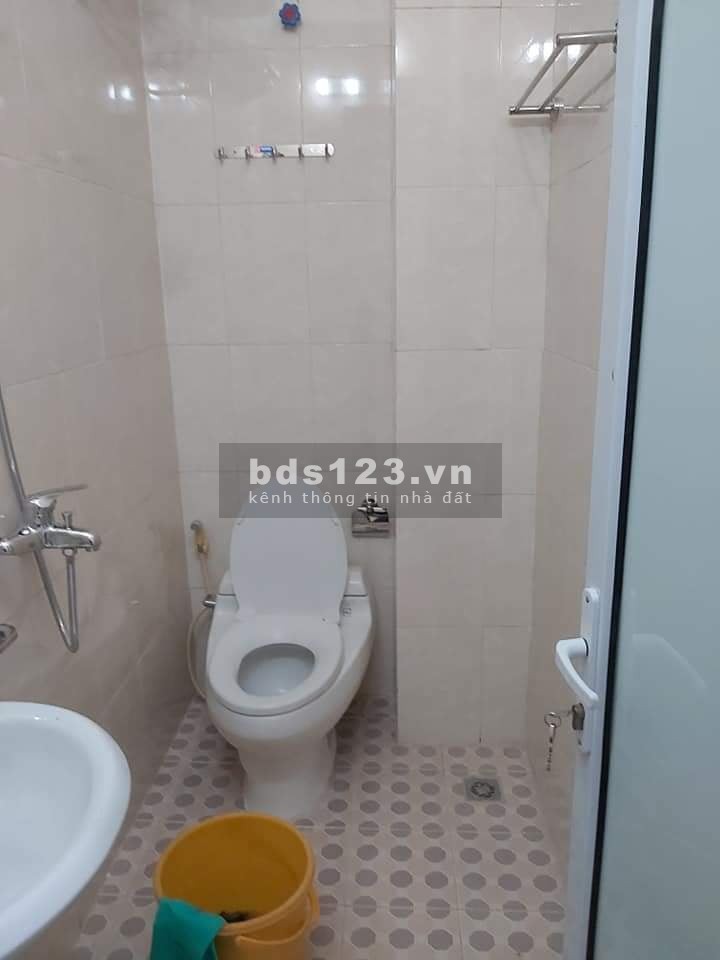 Bán nhà Dương Quảng Hàm dt 33m2 giá 3.75 tỷ, ngõ thông thoáng an sinh tốt.