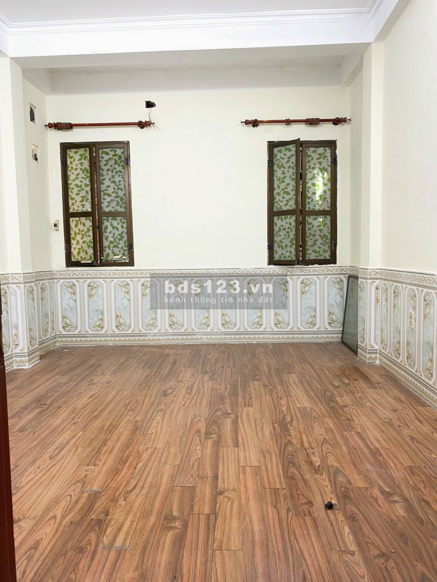 Bán nhà Hoàng Hoa Thám có 102, dt 29m2, mt 3.7m, 4 tầng, lh 0936003132