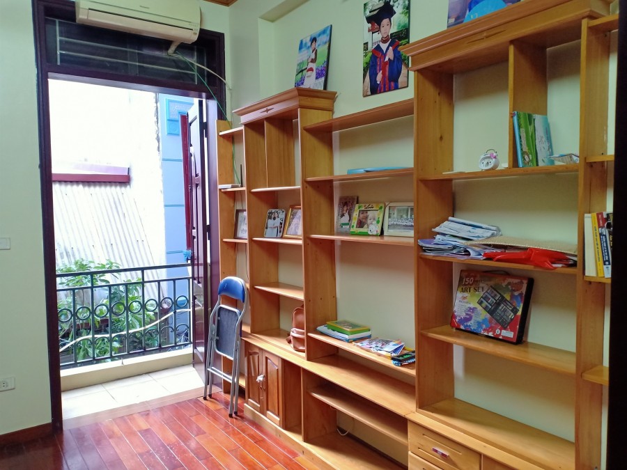 Cần bán gấp nhà phố Bạch Mai: 40m2, 3 phòng ngủ, gần phố, ngõ thông, 2.9 tỷ