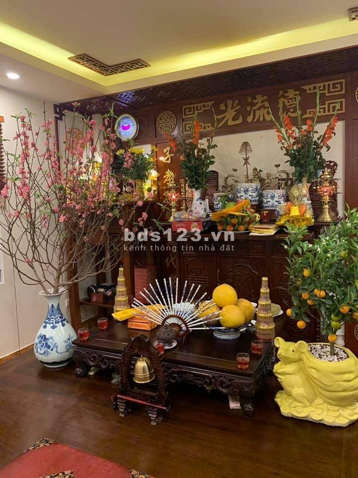 Bán nhà 50m ra phố ngõ ba gác đua, 2 mặt thoáng, dt 60m2, giá 4.7 tỷ, lhcc