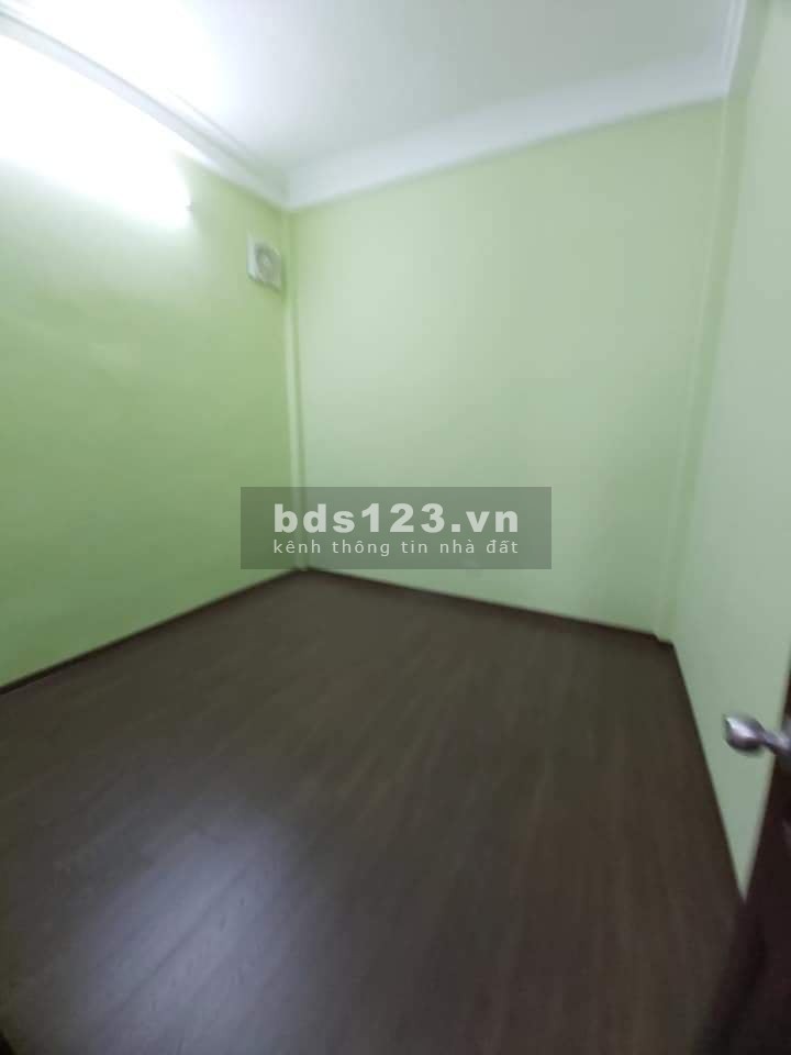 Bán nhà Dương Quảng Hàm dt 33m2 giá 3.75 tỷ, ngõ thông thoáng an sinh tốt.