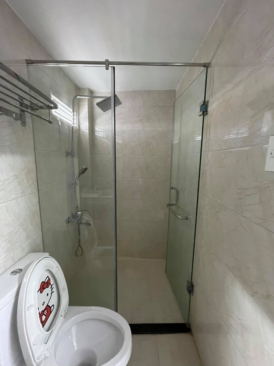 Bán gấp nhà mặt tiền Đoàn Văn Bơ, sầm uất tiện kinh doanh, 54m2 3lầu 3pn 9tỷ