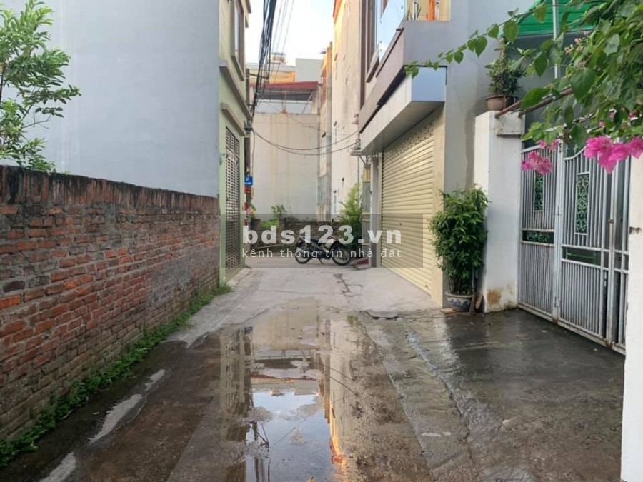 Bán mảnh đất đường Bát Khối, Ô TÔ thông dt 90m2 x 5 tỷ x 5 m mặt tiền