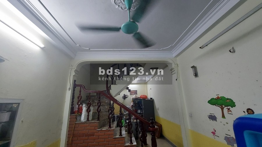 Bán nhà Nguyễn Khoái 34 m2 giá 2 tỷ dầy đủ nội thất, lh 0981663442