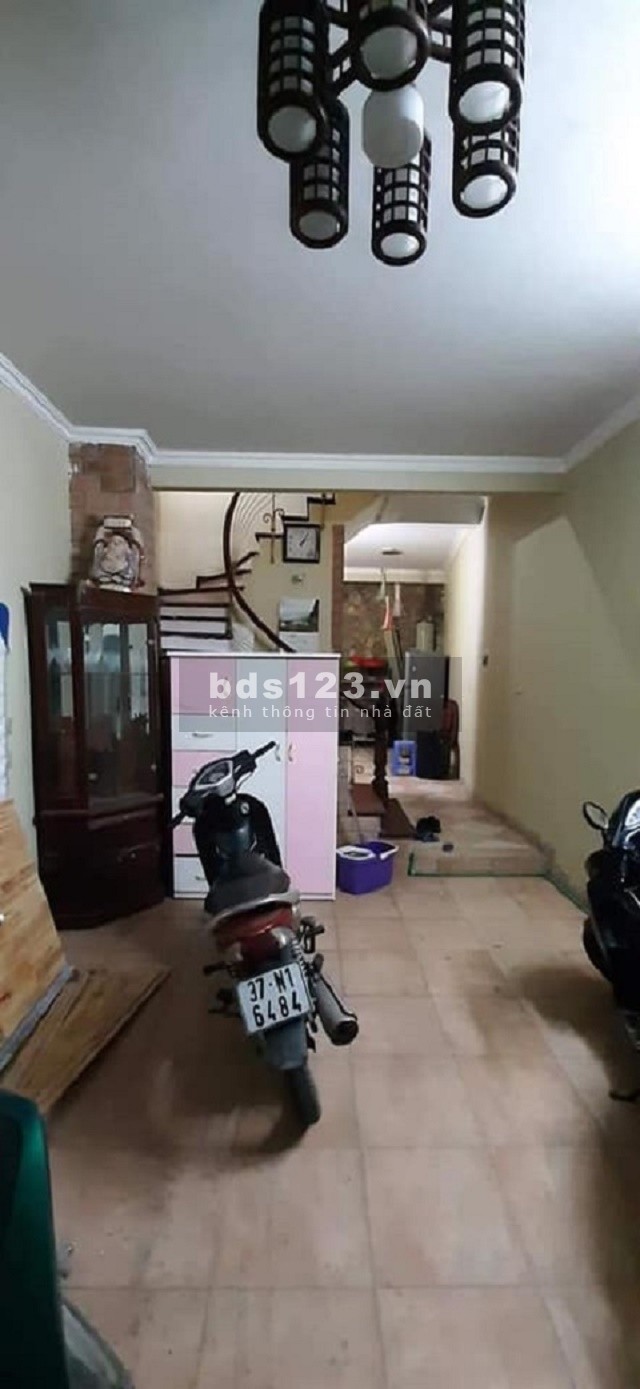 Bán nhà mặt phố giếng mứt diện tích 50m2, 4 tầng, giá rẻ, 4 tỷ hơn có thể kinh doanh