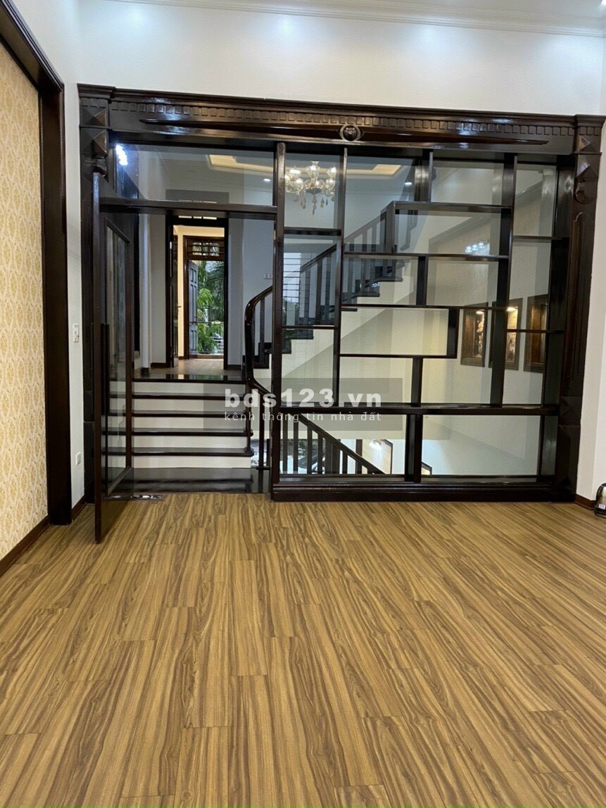 Bán nhà mặt đường Phùng Chí Kiên, TP HD, 4 tầng 67.5m2, mt 4.5m, nhà cực đẹp, chỉ 4.6 tỷ