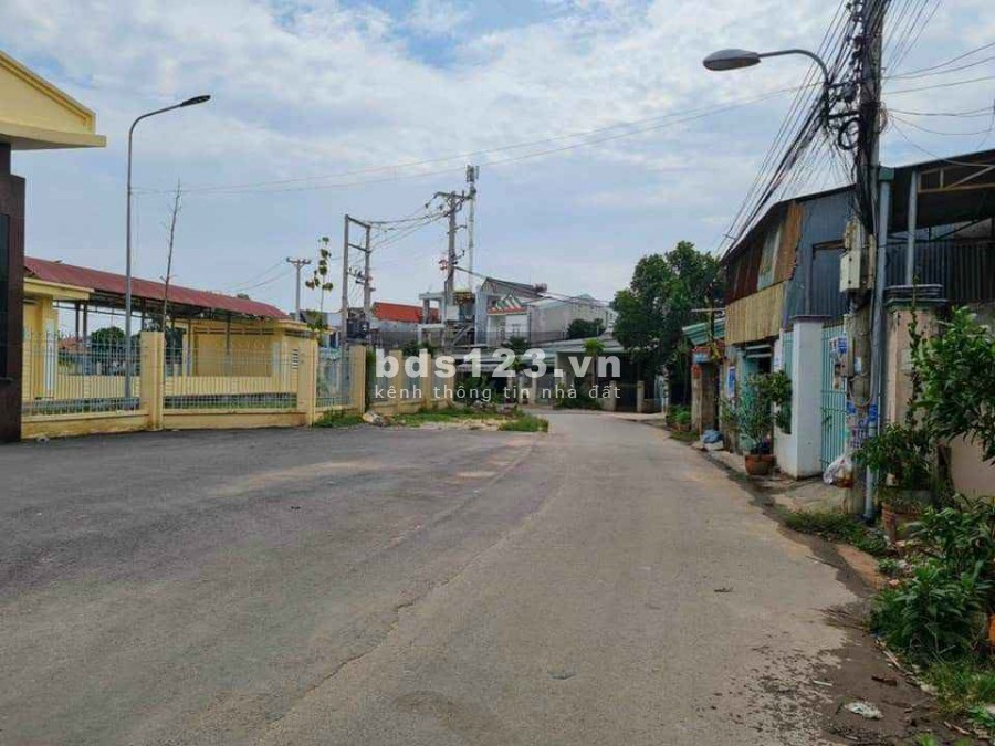 Bán gấp 3150m2, tách sổ riêng, đối diện kcn, gần trung tâm, tiện ích đầy đủ, giá 680 triệu
