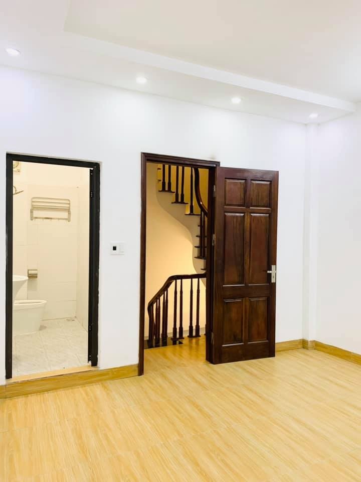 Nhà mới đẹp giá rẻ Thạch Bàn diện tích 32m2, mt 4.3m giá nhỉnh 2 tỷ ở ngay