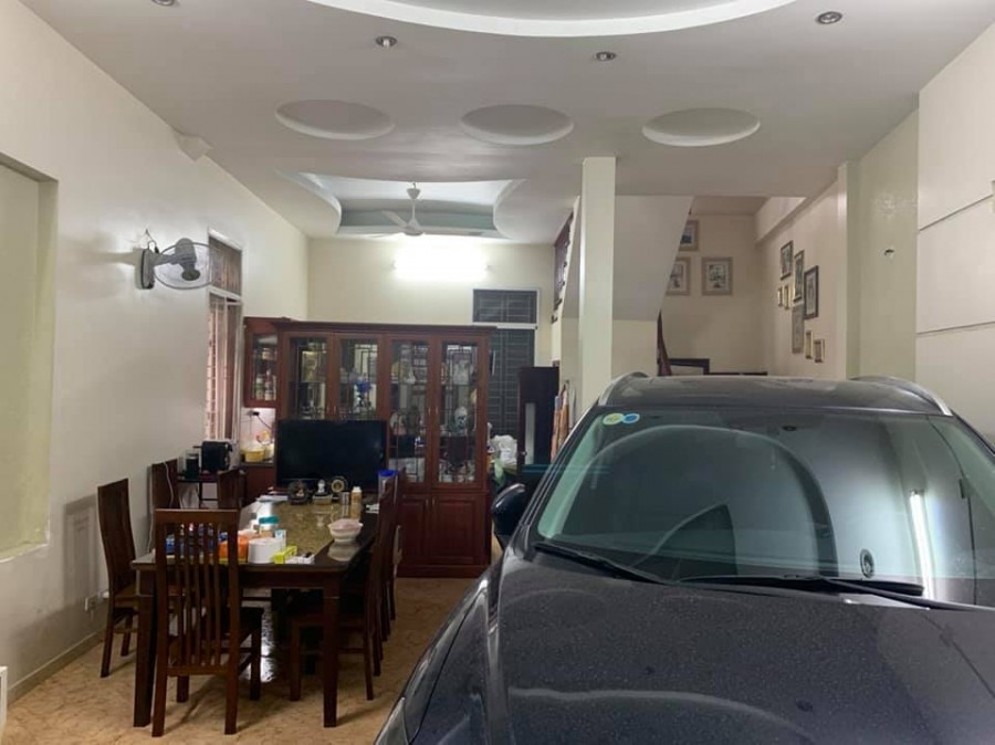 Siêu rẻ giá giật mình nhà phân lô Hoàng Cầu, Đống Đa, 70m2, 5 Tầng, Mặt tiền 4.5m, ô tô vào nhà.