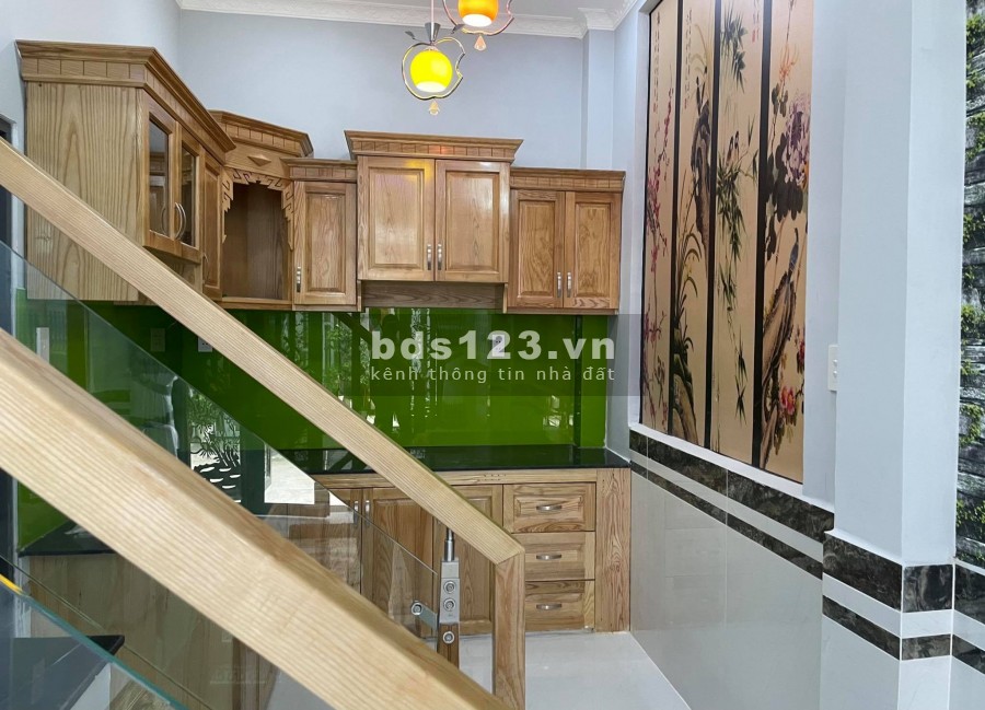 Bán nhà sổ riêng quận 12, đúc 3 tấm kiên cố, DTSD: 120m2 giá 2,4 tỷ