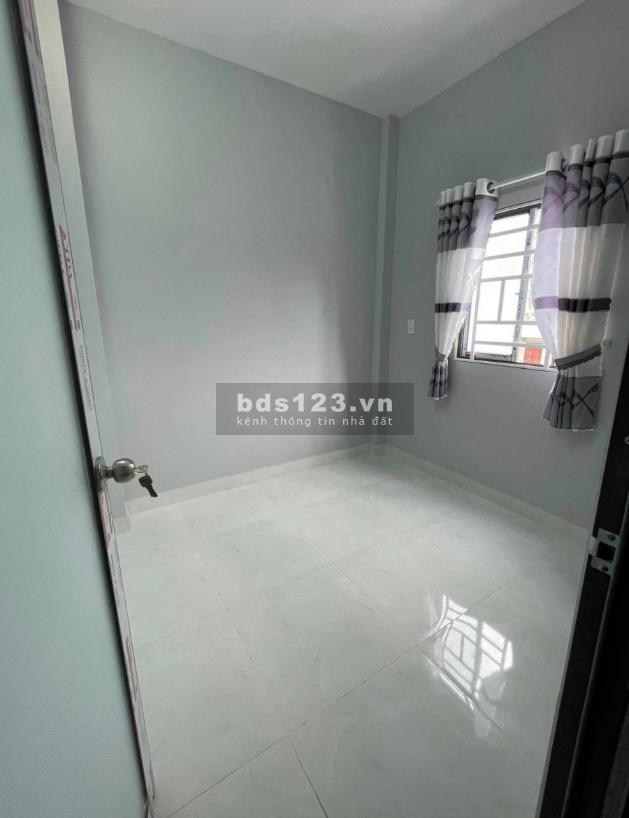 Bán nhà sổ riêng quận 12, đúc 3 tấm kiên cố, DTSD: 120m2 giá 2,4 tỷ