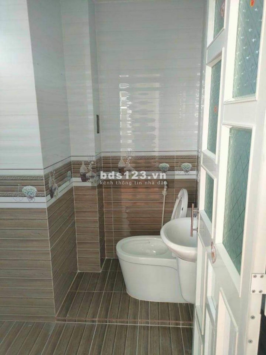 Bán nhà sổ riêng quận 12, đúc 3 tấm kiên cố, DTSD: 120m2 giá 2,4 tỷ