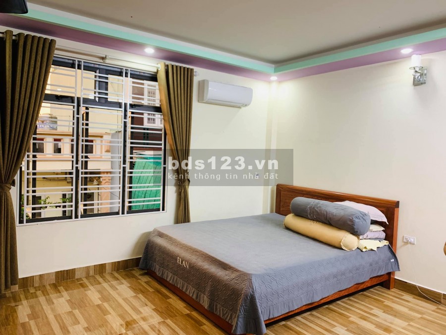 Nhà 3 tầng Trại Chuối. cực đẹp, giá chỉ 2,4 tỷ, đường lớn, xe ra vào thuận tiện