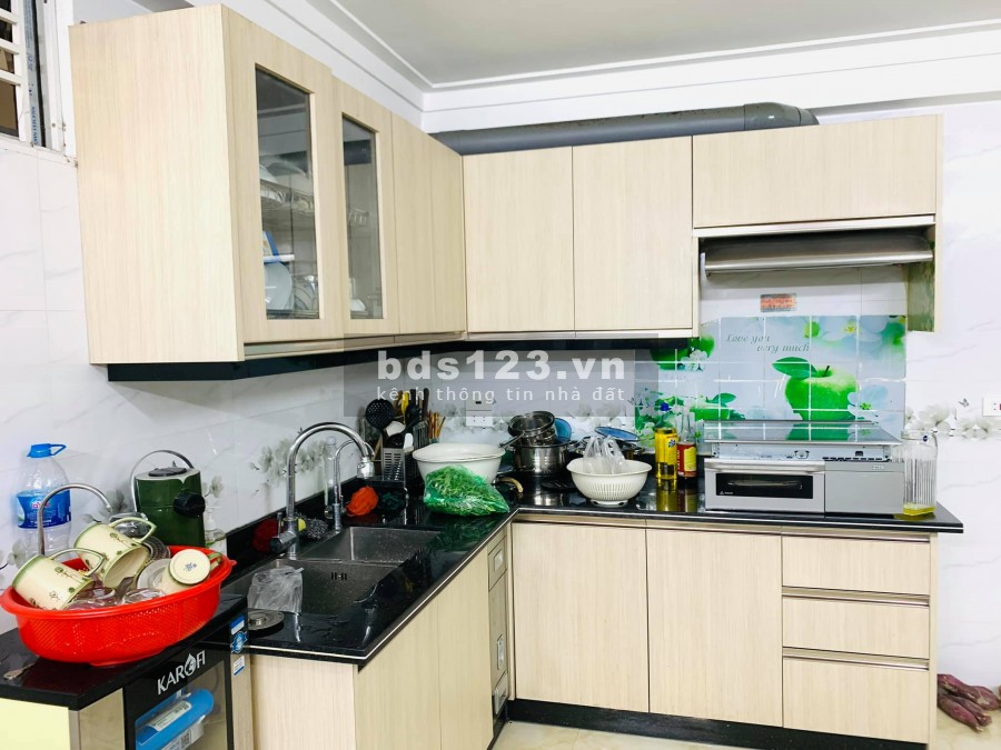 Nhà 3 tầng Trại Chuối. cực đẹp, giá chỉ 2,4 tỷ, đường lớn, xe ra vào thuận tiện
