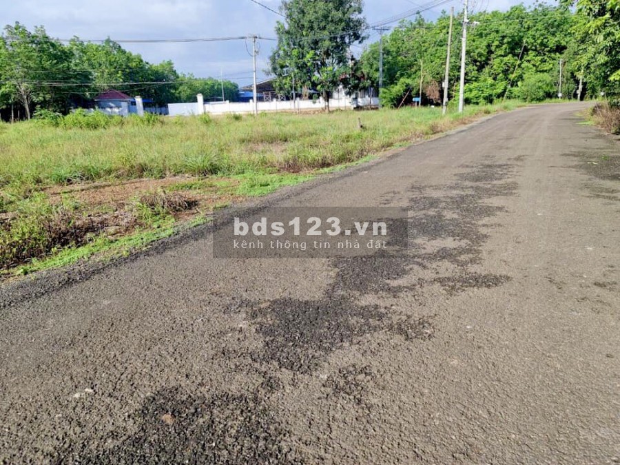 Bán gấp 3150m2, tách sổ riêng, đối diện kcn, gần trung tâm, tiện ích đầy đủ, giá 680 triệu