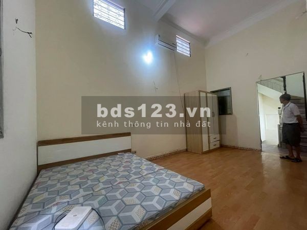 Nhà Vạn Phúc 2.1 tỷ mặt tiền 9m, ngõ thông 1 bước ra chợ, vào ở luôn, lhcc