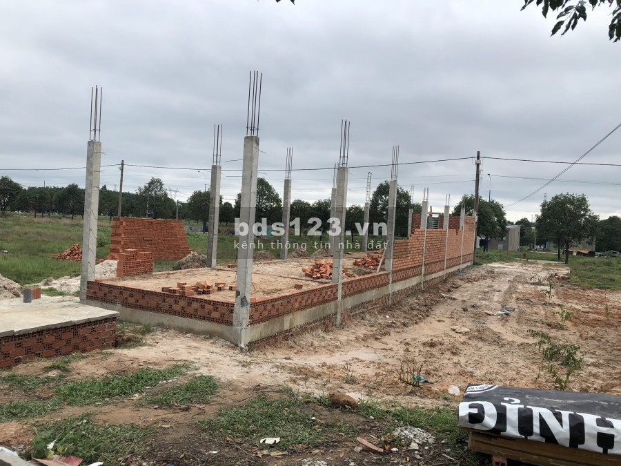 Đất Đối Đối Diện Trường đại học Việt Đức, thổ cư 100% xây tự do chỉ có 750 triệu/ lô đã có sổ hồng riêng