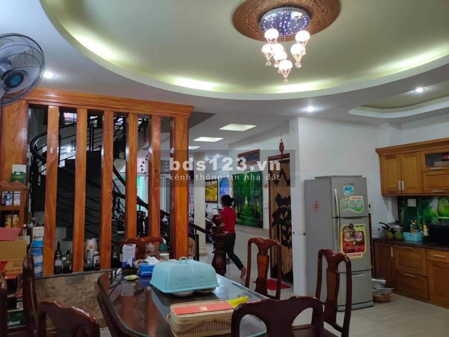 Bán nhà mặt tiền sát Hậu Giang, diện tích 5.45m x 22m, giá 18.5 tỷ, lhcc