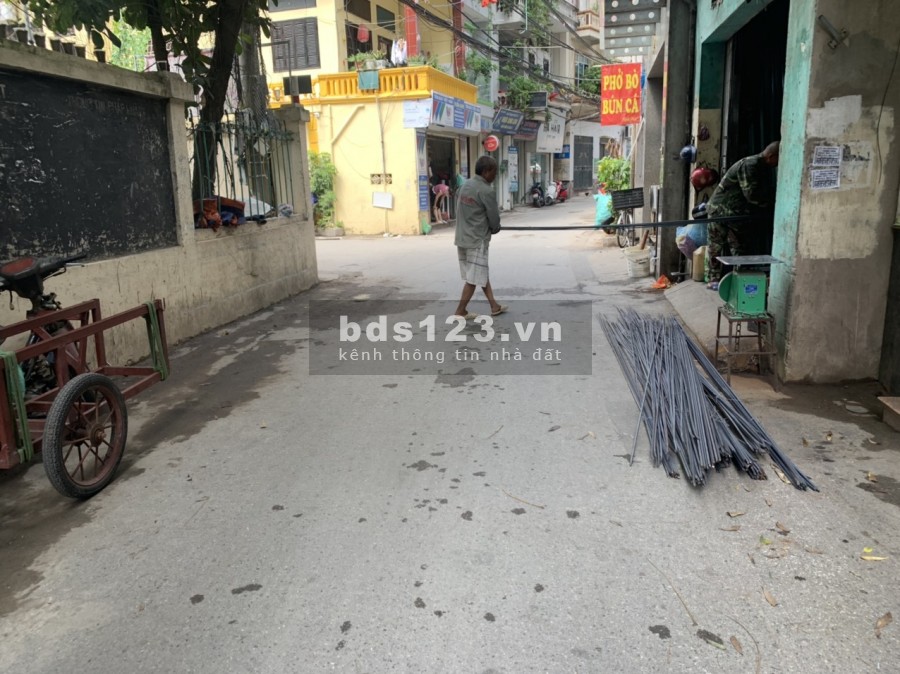 Bán nhà 5 tầng mới xây ngõ Lạc Long Quân, tổng diện tích 189m2, hướng Tây Nam, ô tô qua nhà