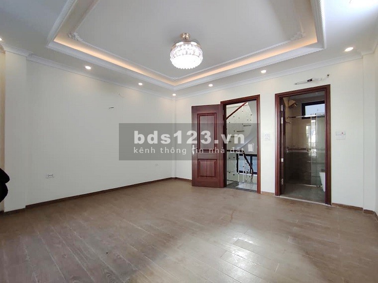 Giảm 200 triệu bán gấp nhà Ái Mộ nhà đẹp ở ngay, dt 37m2, 5 tầng, nhỉnh 4 tỷ