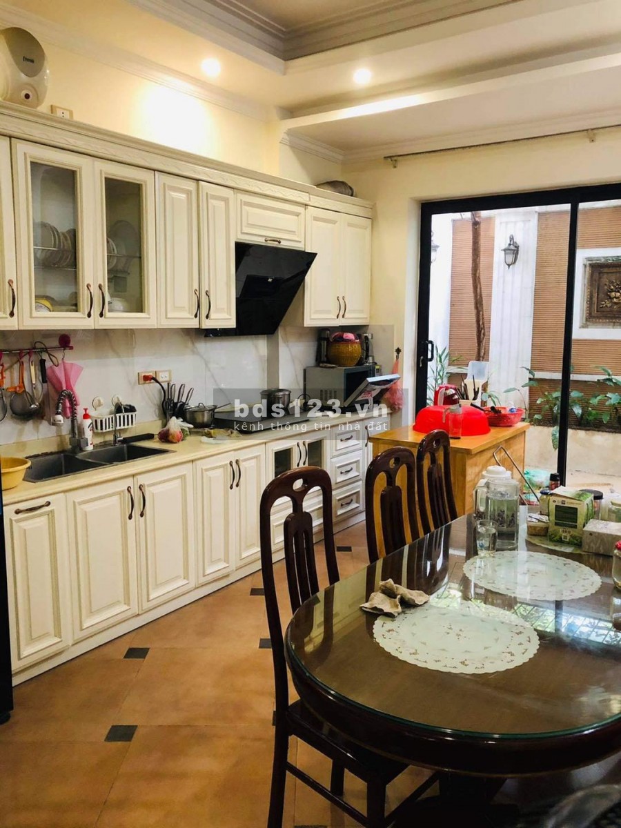 Oto vào nhà ngõ 158 Nguyễn Khánh Toàn, DT 73.5m2 6 tầng mt 4m giá 12.8 tỷ