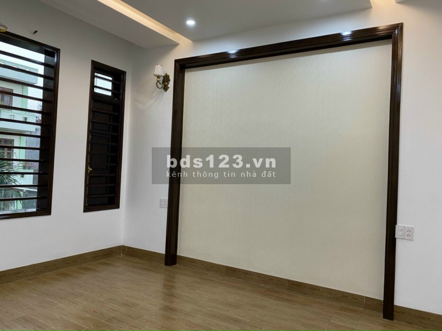 Bán nhà mặt đường Phùng Chí Kiên, TP HD, 4 tầng 67.5m2, mt 4.5m, nhà cực đẹp, chỉ 4.6 tỷ