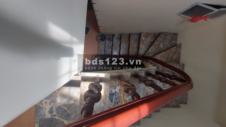 Bán nhà Nguyễn Khoái 34 m2 giá 2 tỷ dầy đủ nội thất, lh 0981663442