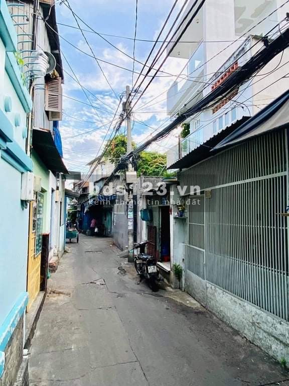 Bán nhà Điện Biên Phủ, phường 15, Bình Thạnh, dt 31m2, giá 2.9 tỷ, 2 lầu, dt 4x9m