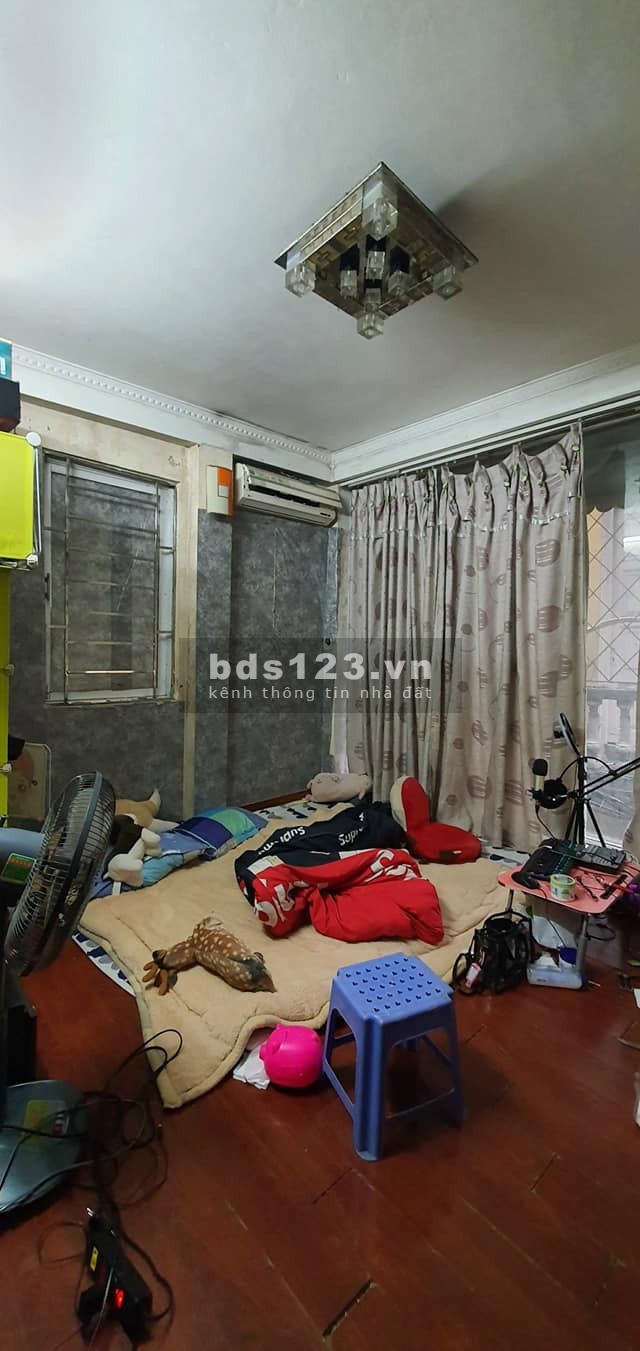 Nhà Giảng Võ 2.5 tỷ mặt tiền 4.5m ngõ thông, vị trí đẹp, lhcc